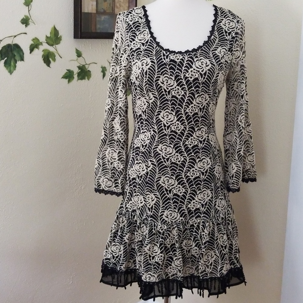 GORGEOUS DRESS! Cream and black.
